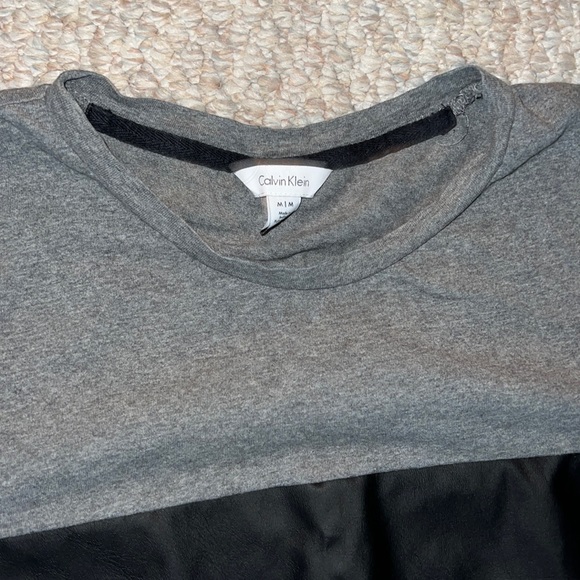 Calvin Klein T-Shirt - Picture 2 of 3